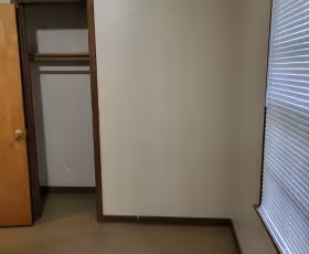 deck hill bedroom